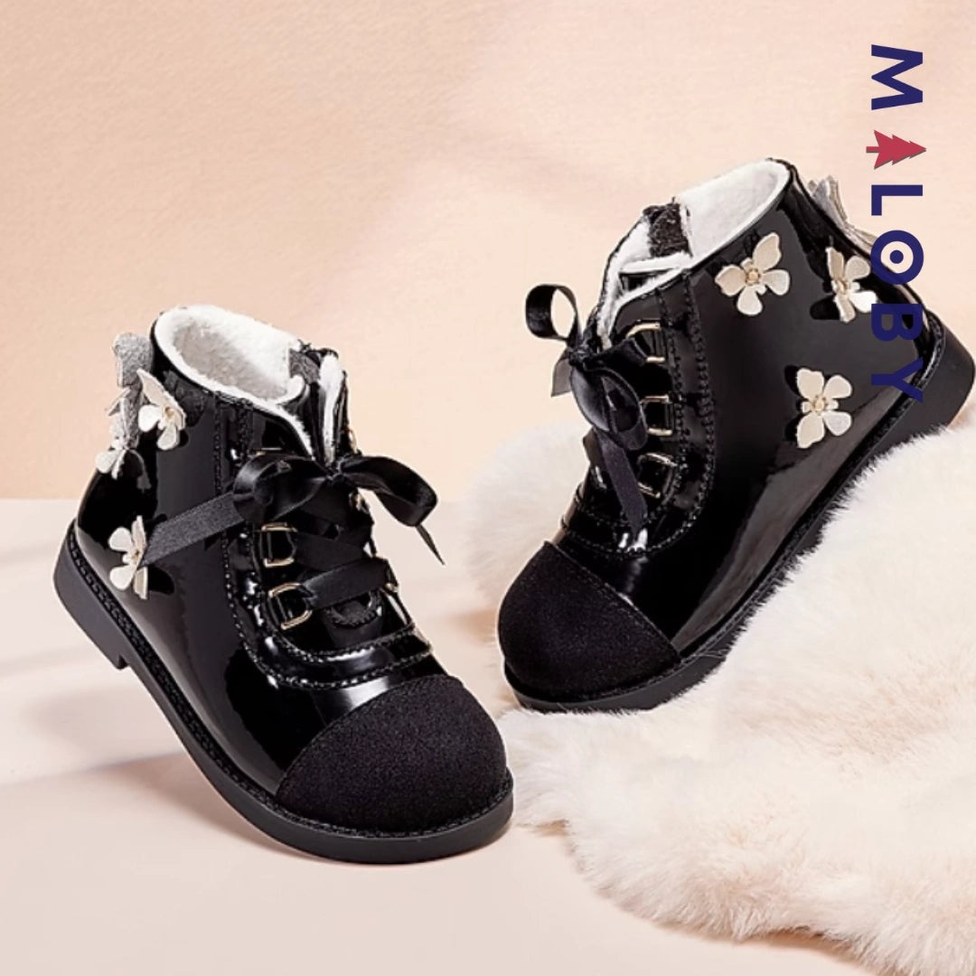Boots noires avec motif papillon pour fille, parfaites pour les enfants et les événements spéciaux.