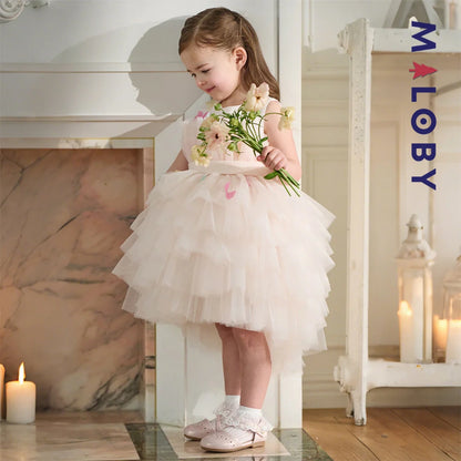 Robe de princesse d'été rose tendre , coupe trapèze, en tulle vaporeux.