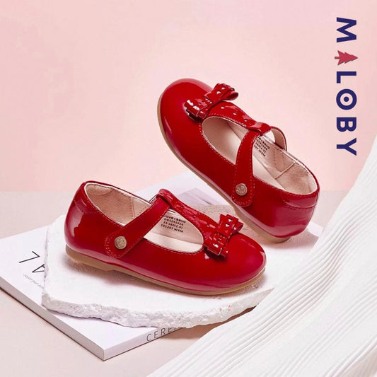 Bottines en cuir rouges à nœud pour fille, idéales pour les enfants et les occasions spéciales.