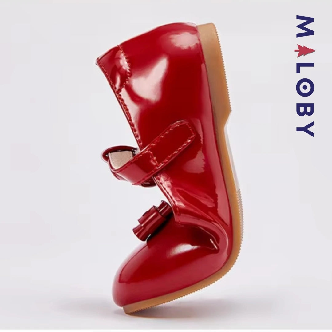 Bottines en cuir rouges à nœud pour fille, idéales pour les enfants et les occasions spéciales.