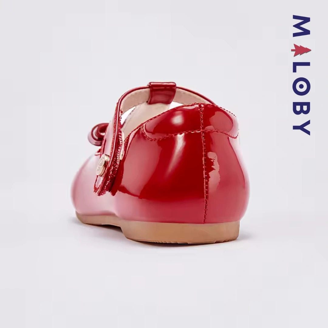 Bottines en cuir rouges à nœud pour fille, idéales pour les enfants et les occasions spéciales.