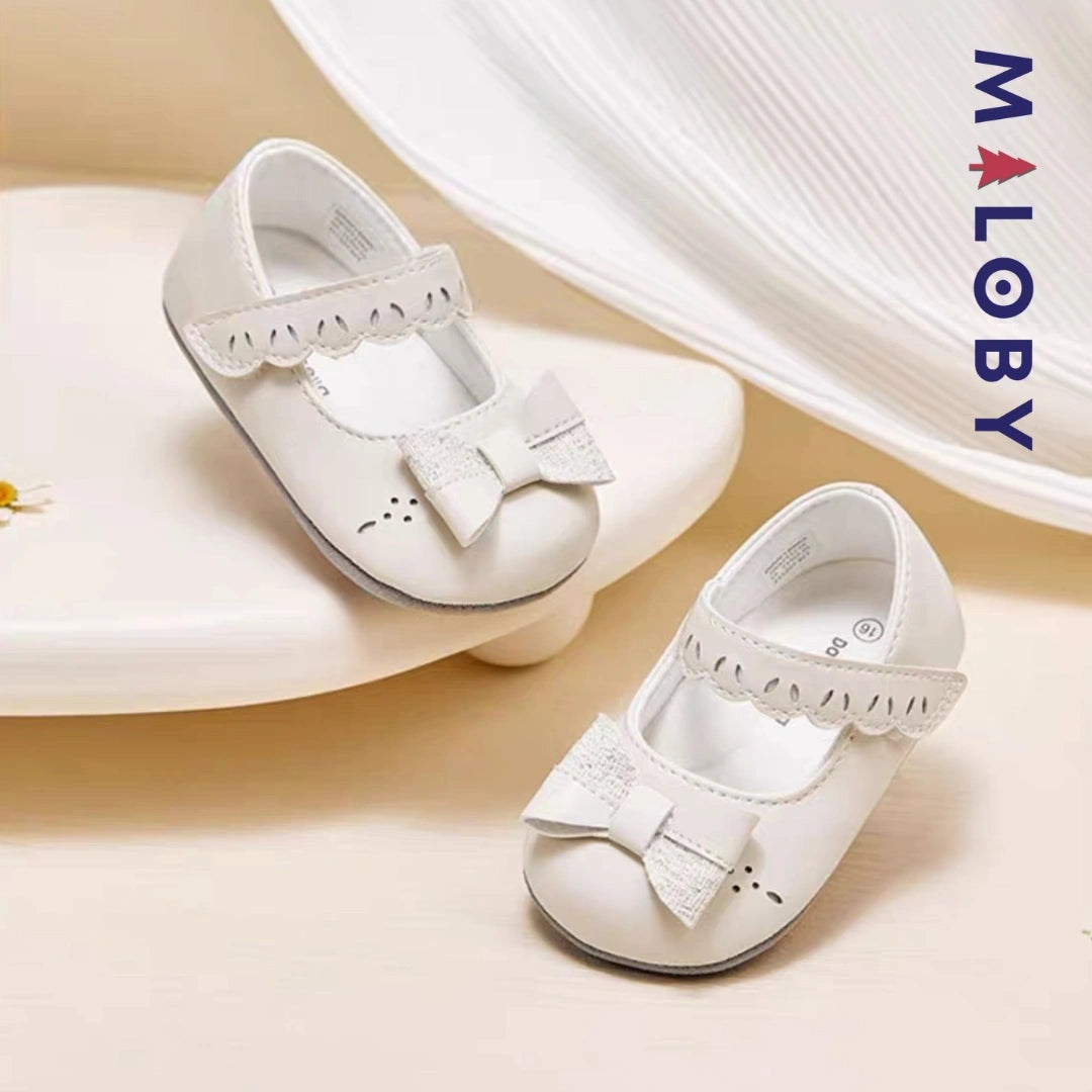Ballerines élégantes pour bébé fille en beige, confort et style pour les cérémonies.