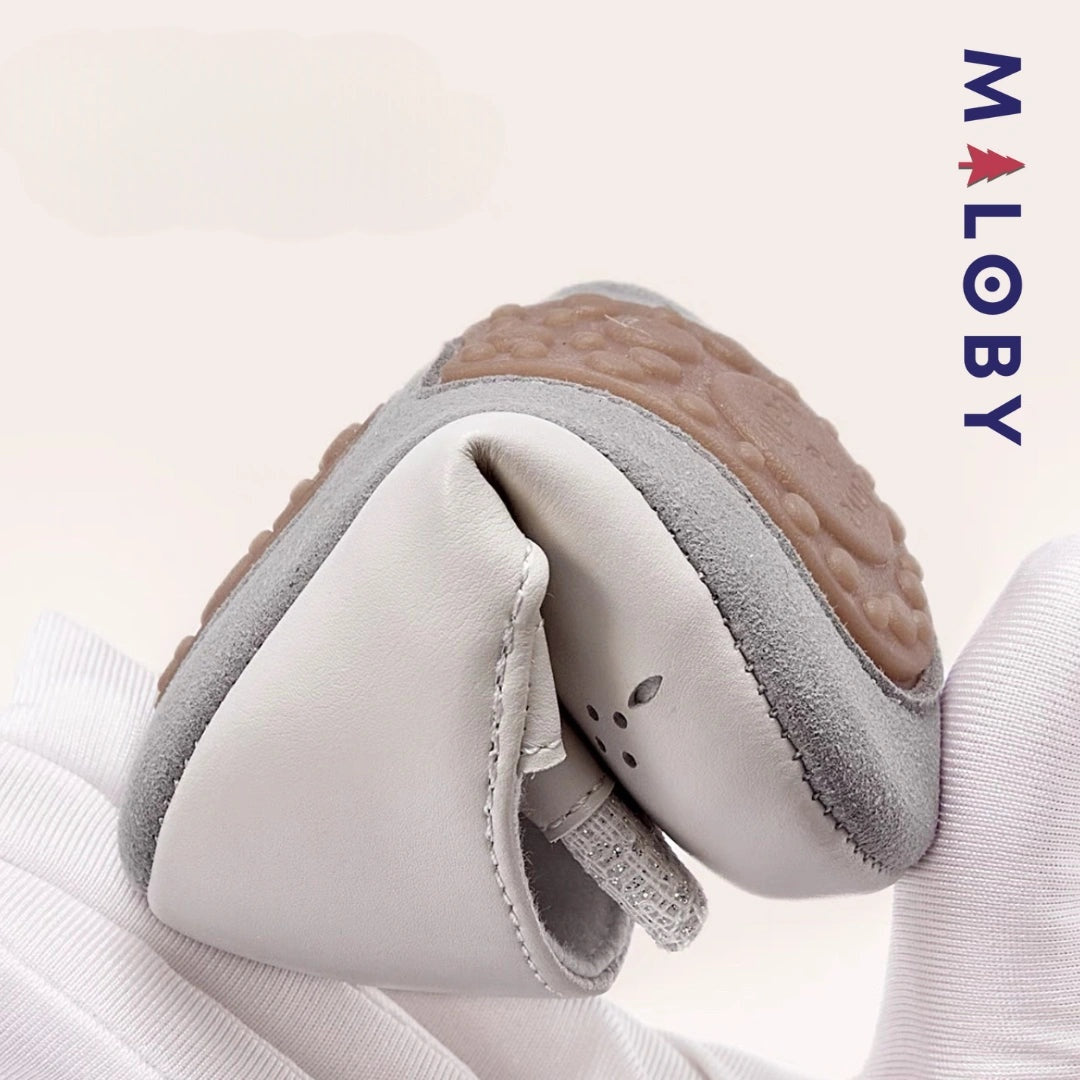 Ballerines élégantes pour bébé fille en beige, confort et style pour les cérémonies.