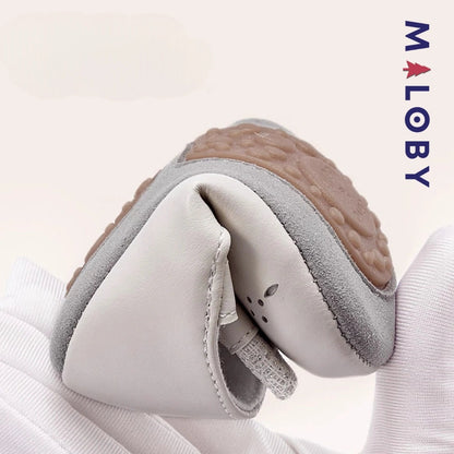 Ballerines élégantes pour bébé fille en beige, confort et style pour les cérémonies.