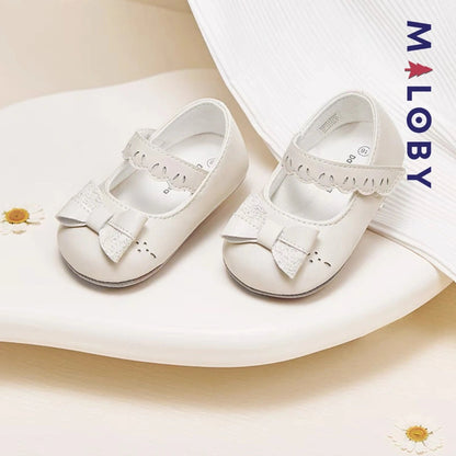 Ballerines élégantes pour bébé fille en beige, confort et style pour les cérémonies.