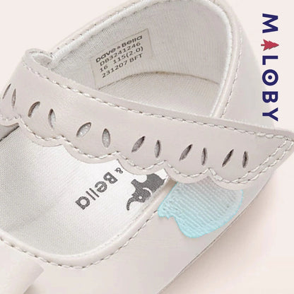 Ballerines élégantes pour bébé fille en beige, confort et style pour les cérémonies.