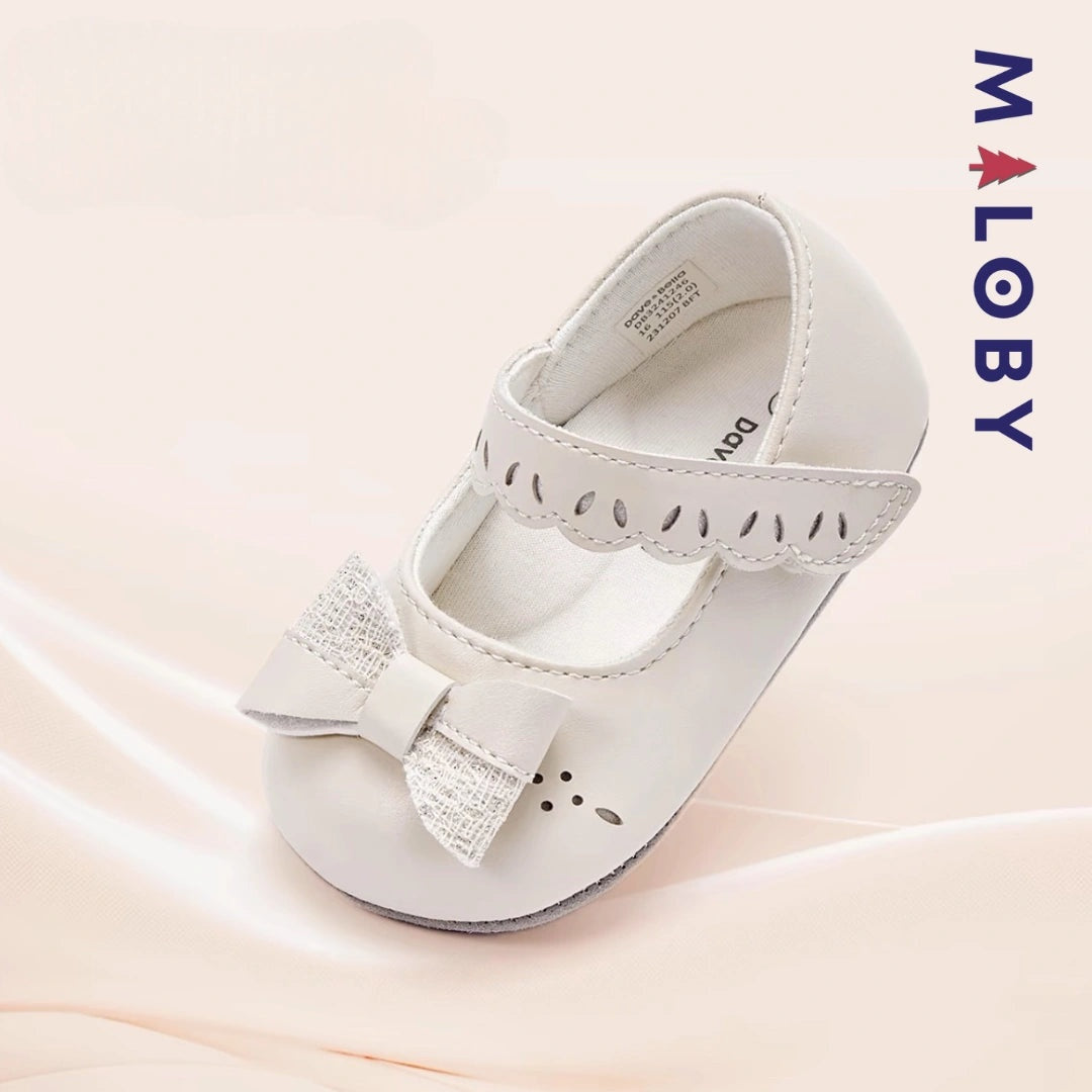 Ballerines élégantes pour bébé fille en beige, confort et style pour les cérémonies.