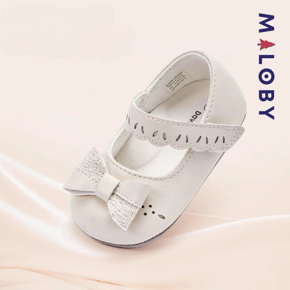 Ballerines élégantes pour bébé fille en beige, confort et style pour les cérémonies.