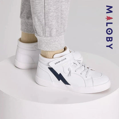 Baskets montantes blanches pour enfant garçon, idéales pour le quotidien et les occasions spéciales.