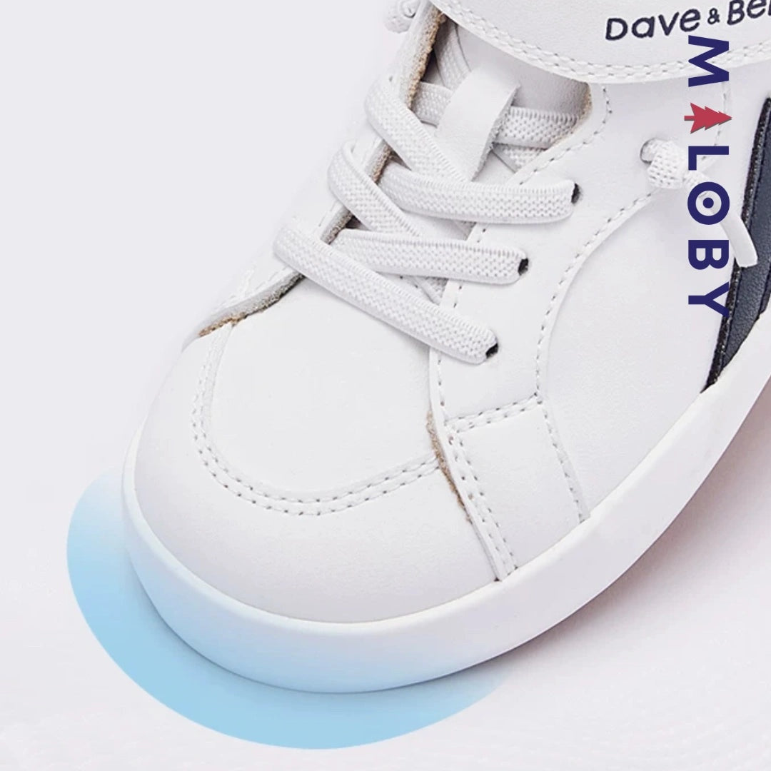 Baskets montantes blanches pour enfant garçon, idéales pour le quotidien et les occasions spéciales.