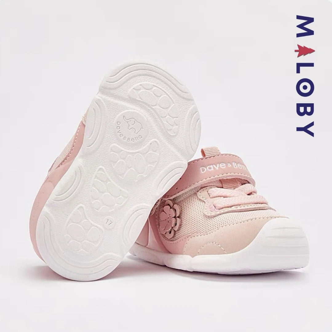 Baskets premier pas bébé fille rose MALOBY, parfaites pour les petites filles en plein apprentissage de la marche.