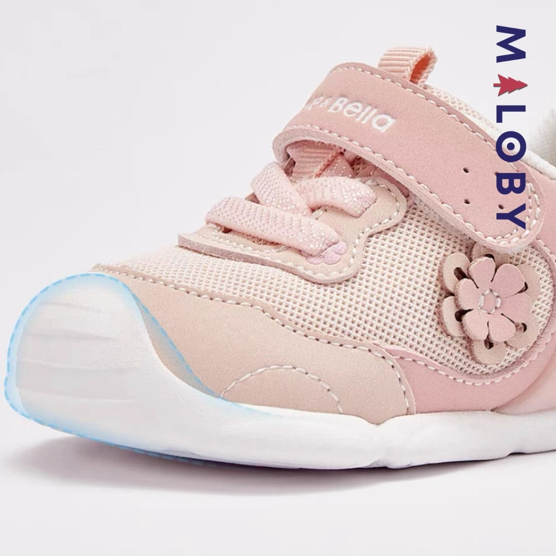 Baskets premier pas bébé fille rose MALOBY, parfaites pour les petites filles en plein apprentissage de la marche.