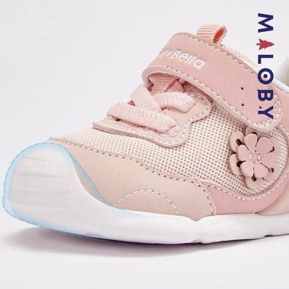 Baskets premier pas bébé fille rose MALOBY, parfaites pour les petites filles en plein apprentissage de la marche.