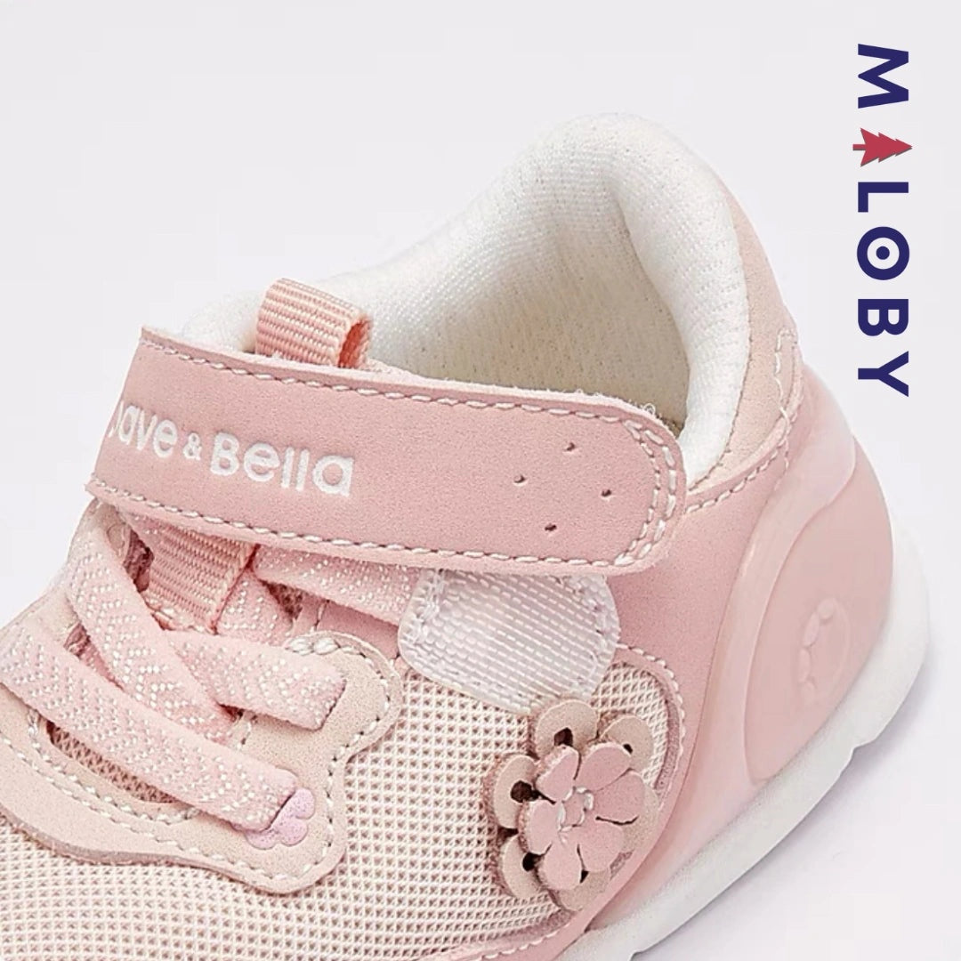 Baskets premier pas bébé fille rose MALOBY, parfaites pour les petites filles en plein apprentissage de la marche.