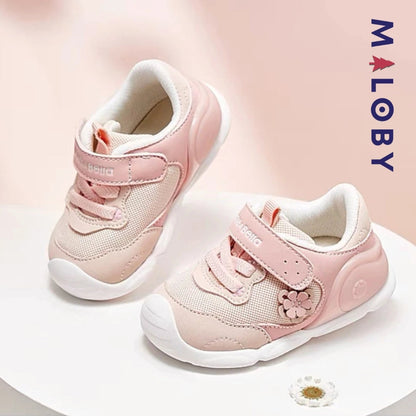 Baskets premier pas bébé fille rose MALOBY, parfaites pour les petites filles en plein apprentissage de la marche.