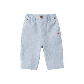 Bermuda rayé pour garçon, idéal pour les vêtements enfants au Maroc.