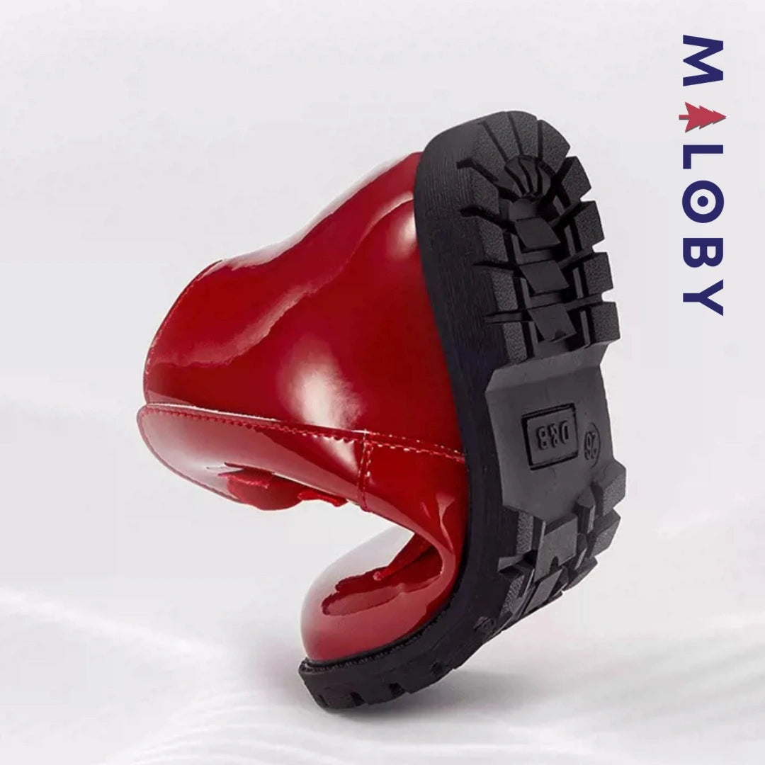 Boots à nœud rouges pour fille, parfaites pour les occasions spéciales et le quotidien.