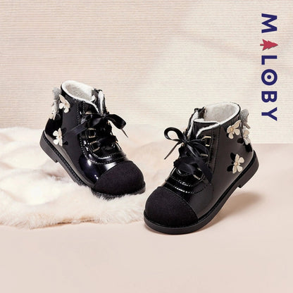 Boots noires avec motif papillon pour fille, parfaites pour les enfants et les événements spéciaux.