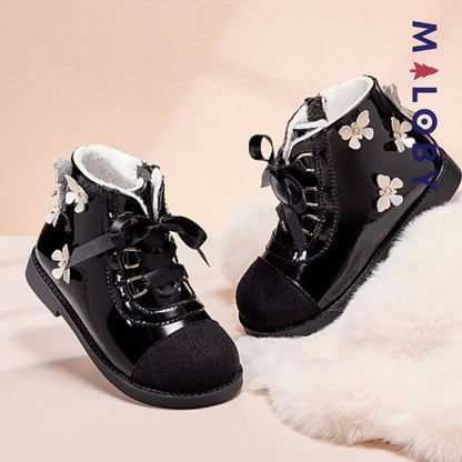 Boots noires avec motif papillon pour fille, parfaites pour les enfants et les événements spéciaux.