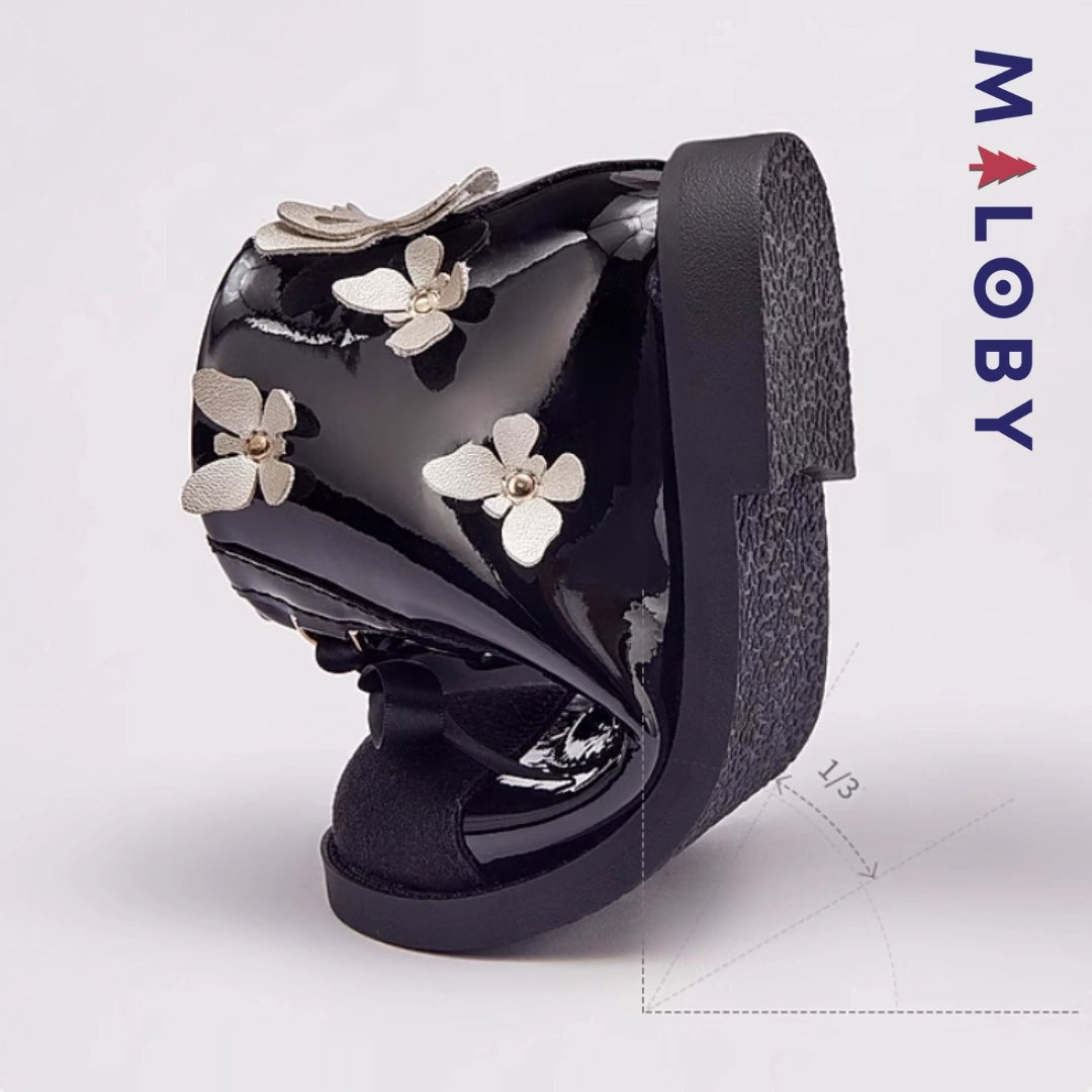Boots noires avec motif papillon pour fille, parfaites pour les enfants et les événements spéciaux.