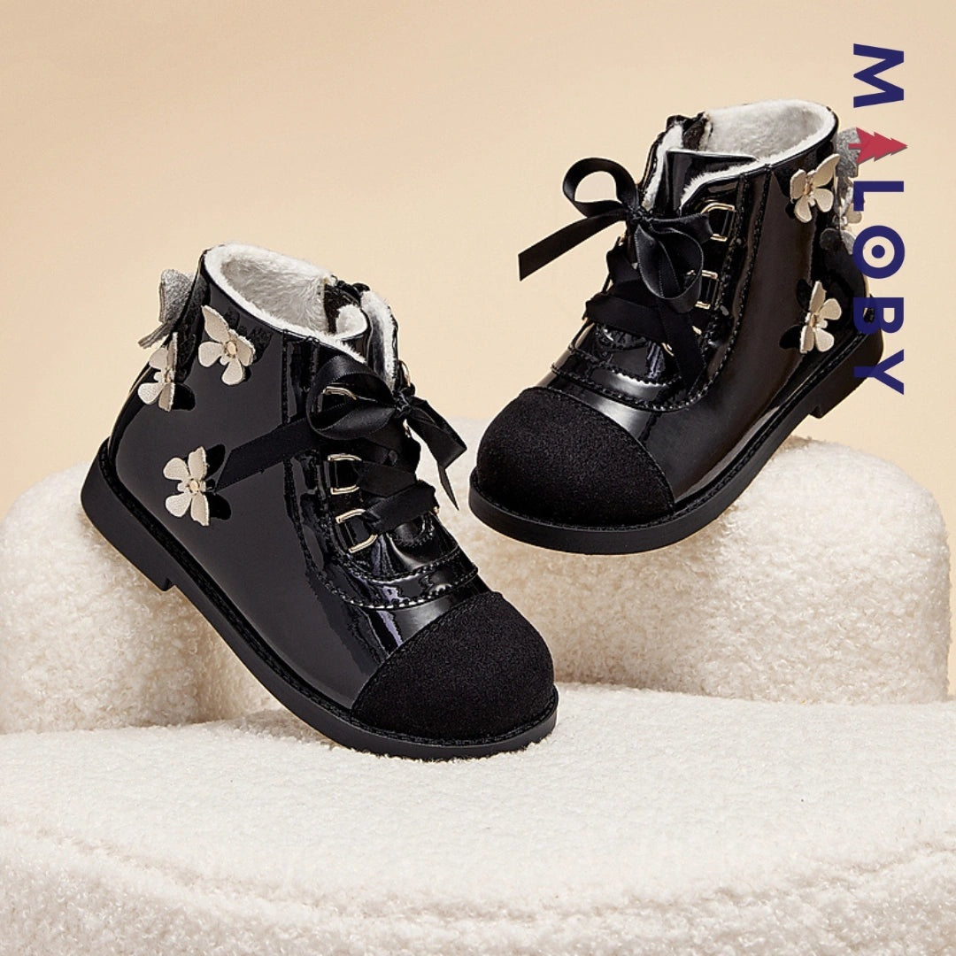 Boots noires avec motif papillon pour fille, parfaites pour les enfants et les événements spéciaux.