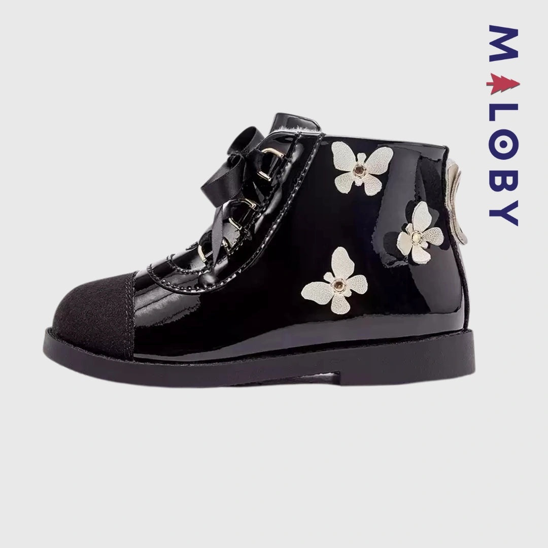 Boots noires avec motif papillon pour fille, parfaites pour les enfants et les événements spéciaux.