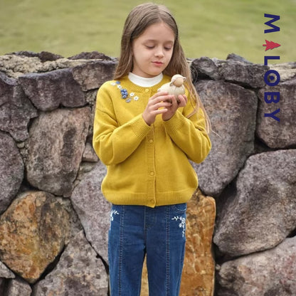 Cardigan brodé pour fille en jaune, vêtements enfants adaptés aux anniversaires et occasions spéciales.