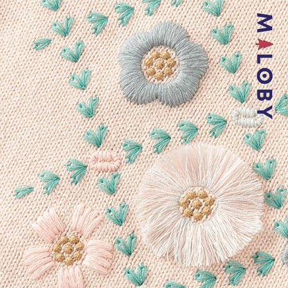 Cardigan brodé rose pâle pour fille, parfait pour les occasions spéciales et le quotidien.