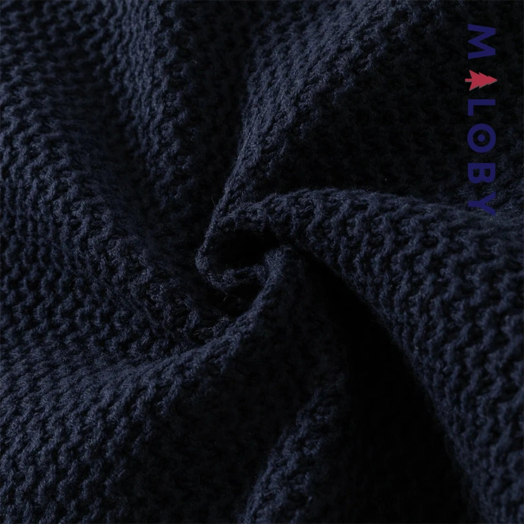 Cardigan en maille marine pour garçon, parfait pour les vêtements enfants au Maroc.