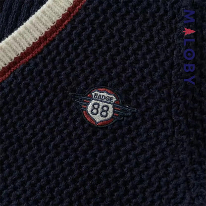 Cardigan en maille marine pour garçon, parfait pour les vêtements enfants au Maroc.