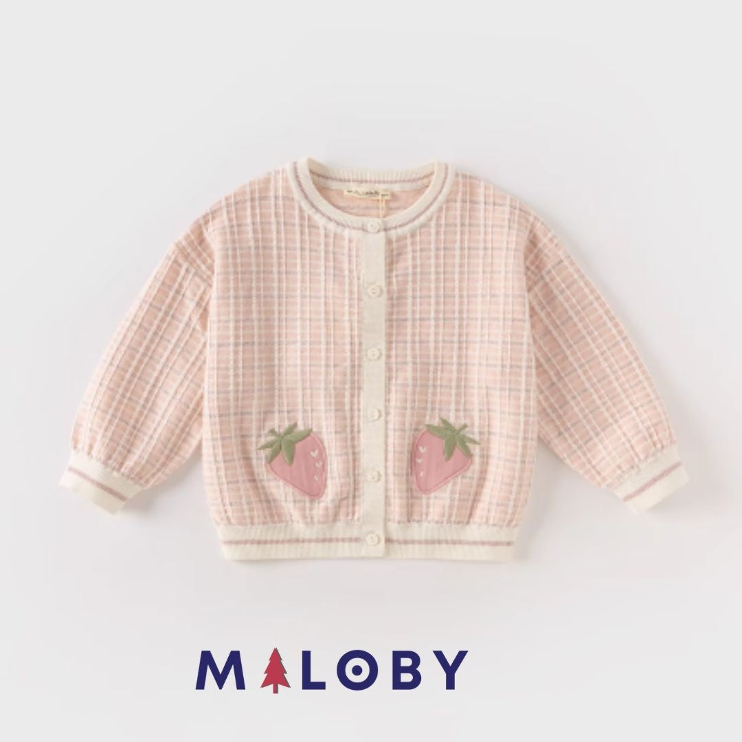 Cardigan rose à motif fraise pour enfants, parfait pour les anniversaires et les occasions spéciales.