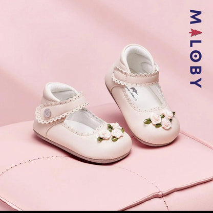 Chaussures cérémonie fleurette pour bébé fille en beige, idéales pour occasions spéciales.