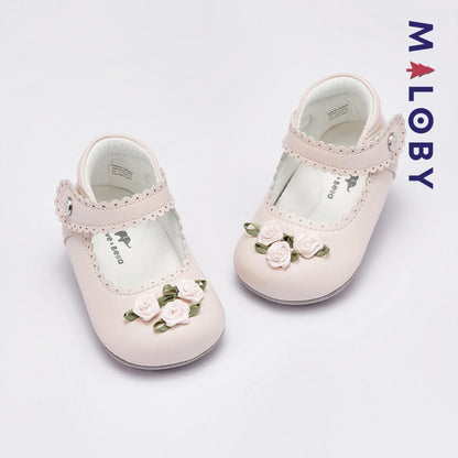 Chaussures cérémonie fleurette pour bébé fille en beige, idéales pour occasions spéciales.