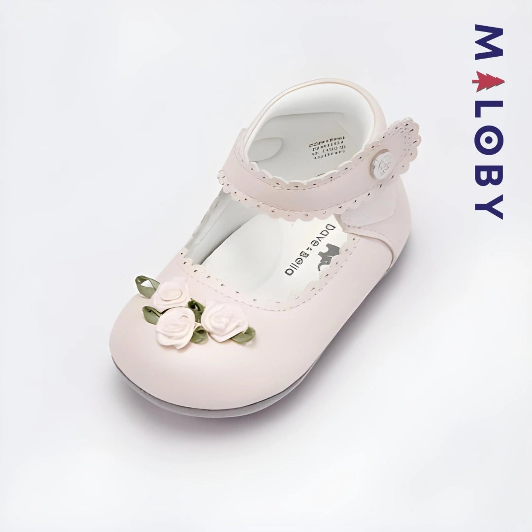 Chaussures cérémonie fleurette pour bébé fille en beige, idéales pour occasions spéciales.