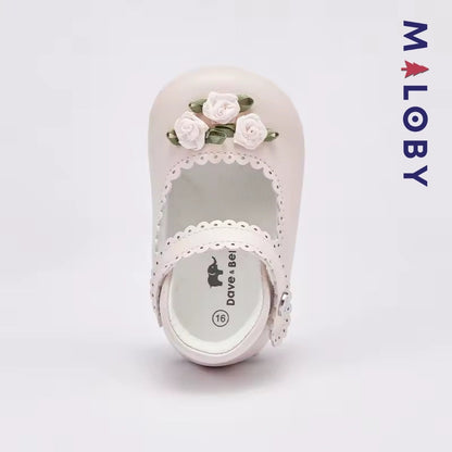 Chaussures cérémonie fleurette pour bébé fille en beige, idéales pour occasions spéciales.