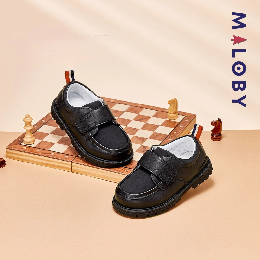 Chaussures classiques noires pour enfants garçons, idéales pour les anniversaires et le quotidien.