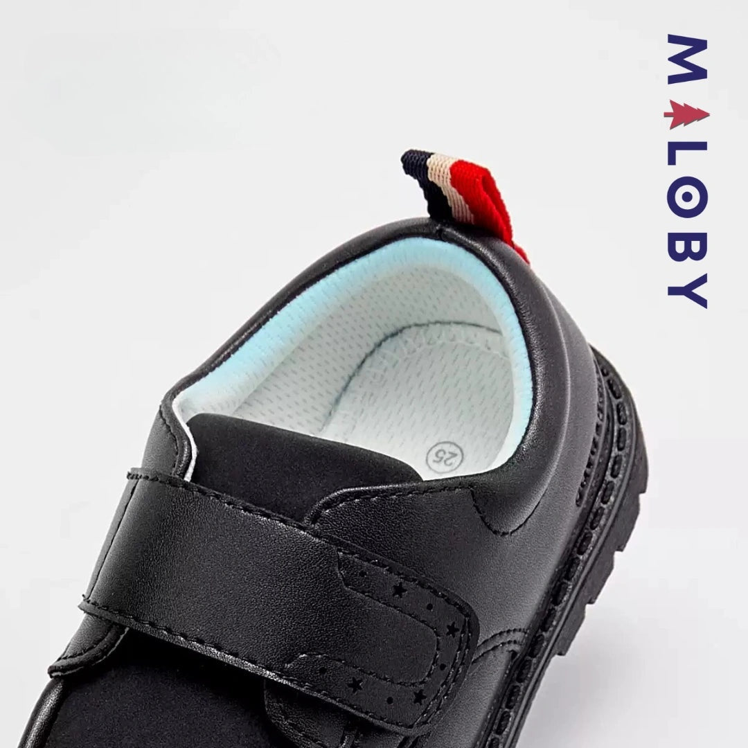Chaussures classiques noires pour enfants garçons, idéales pour les anniversaires et le quotidien.