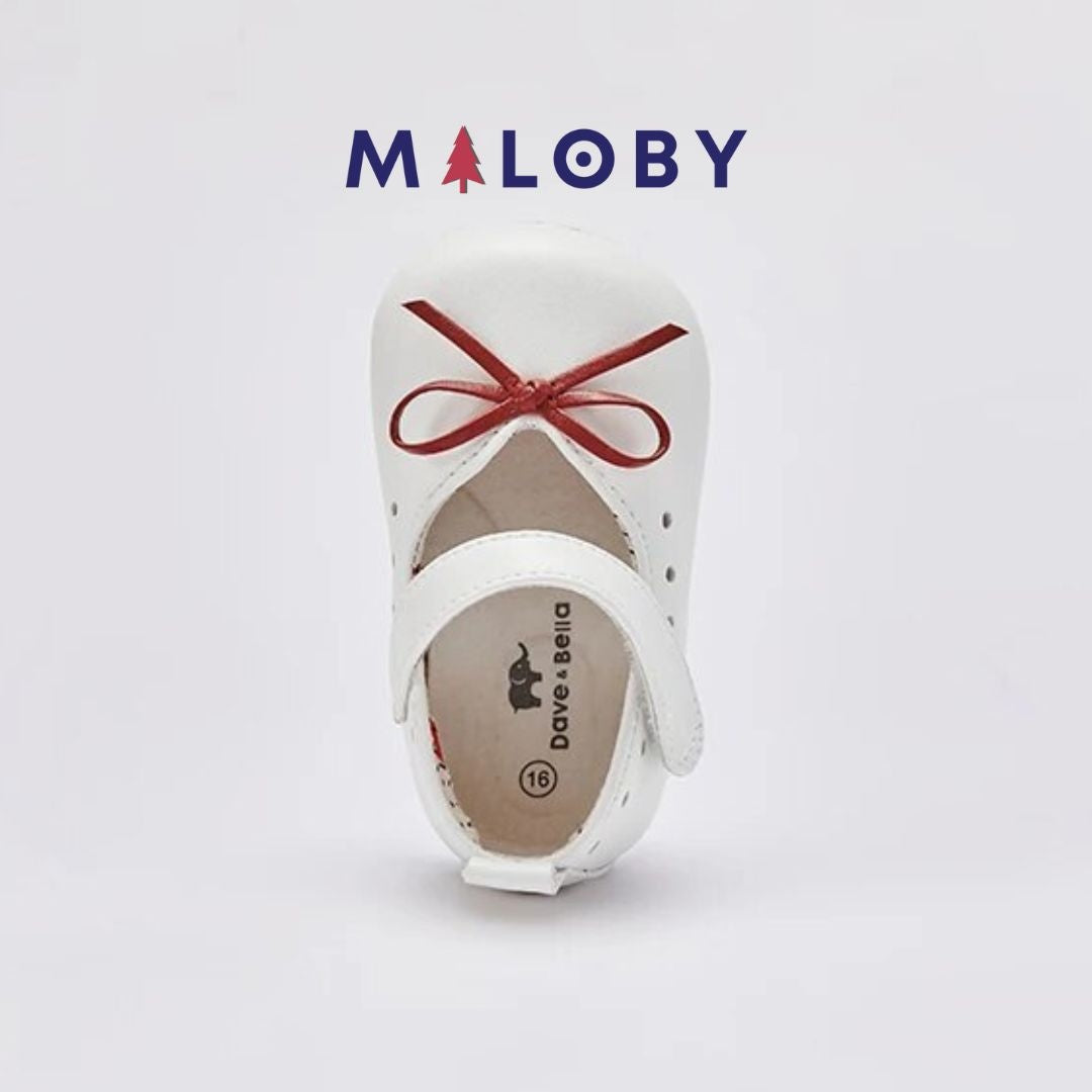 Chaussures premiers pas blanches à noeud pour enfants, idéal pour les anniversaires et occasions spéciales.