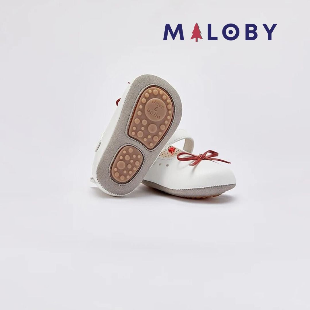 Chaussures premiers pas blanches à noeud pour enfants, idéal pour les anniversaires et occasions spéciales.