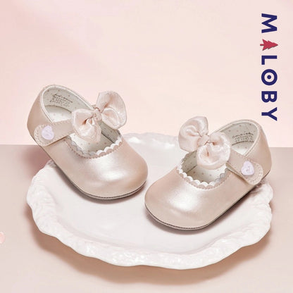 Chaussures premières pas nœud floral pour filles, parfaites pour les célébrations et la mode enfantine.