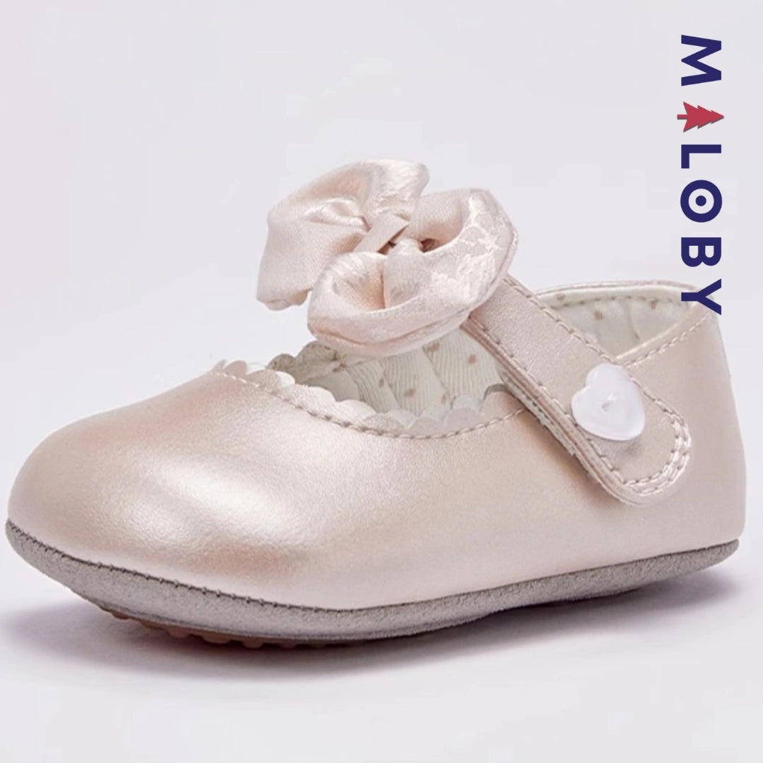 Chaussures premières pas nœud floral pour filles, parfaites pour les célébrations et la mode enfantine.