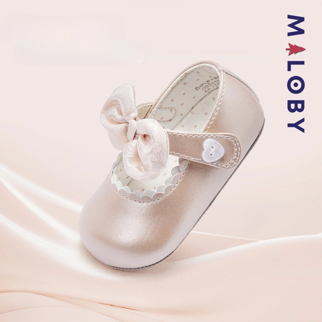 Chaussures premières pas nœud floral pour filles, parfaites pour les célébrations et la mode enfantine.