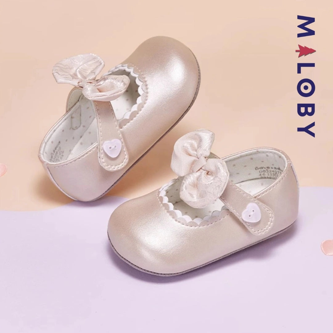 Chaussures premières pas nœud floral pour filles, parfaites pour les célébrations et la mode enfantine.