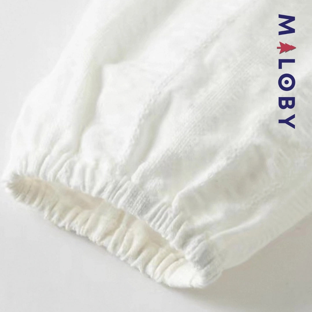 Chemise col claudine blanche en pur coton pour fille, idéale pour occasions spéciales.