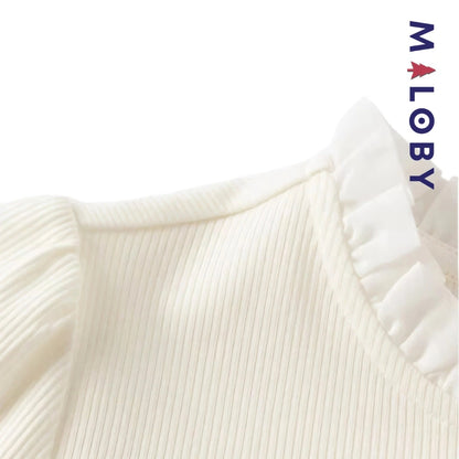 Chemise à col volanté blanche pour fille, idéale pour les occasions spéciales et les anniversaires.