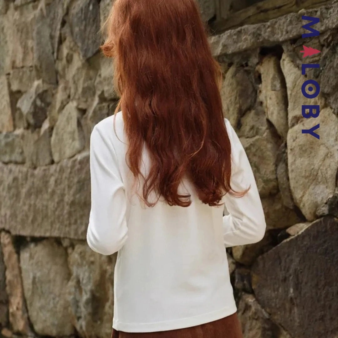 Chemise à col volanté blanche pour fille, idéale pour les occasions spéciales et les anniversaires.