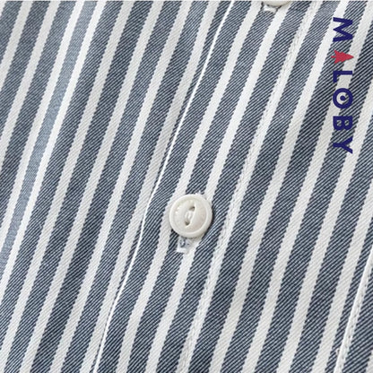 Chemise rayée en popeline pour garçon, parfaite pour les événements spéciaux et le quotidien.