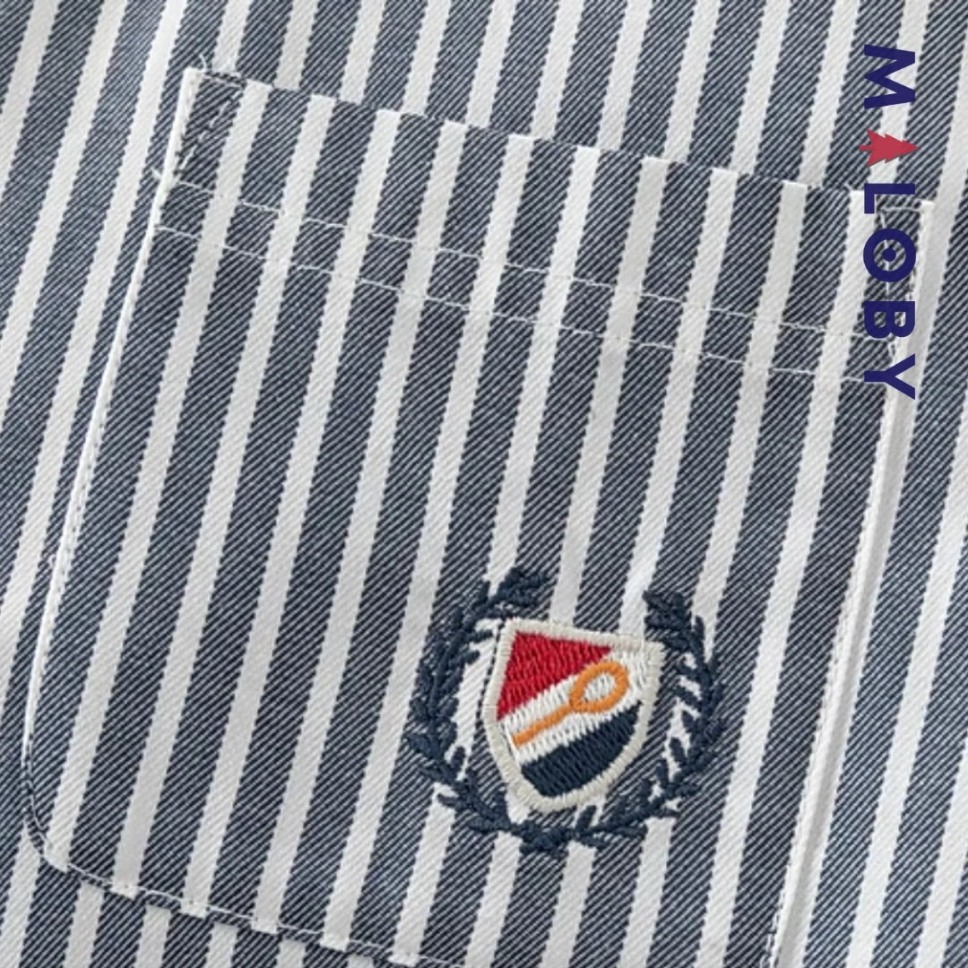 Chemise rayée en popeline pour garçon, parfaite pour les événements spéciaux et le quotidien.