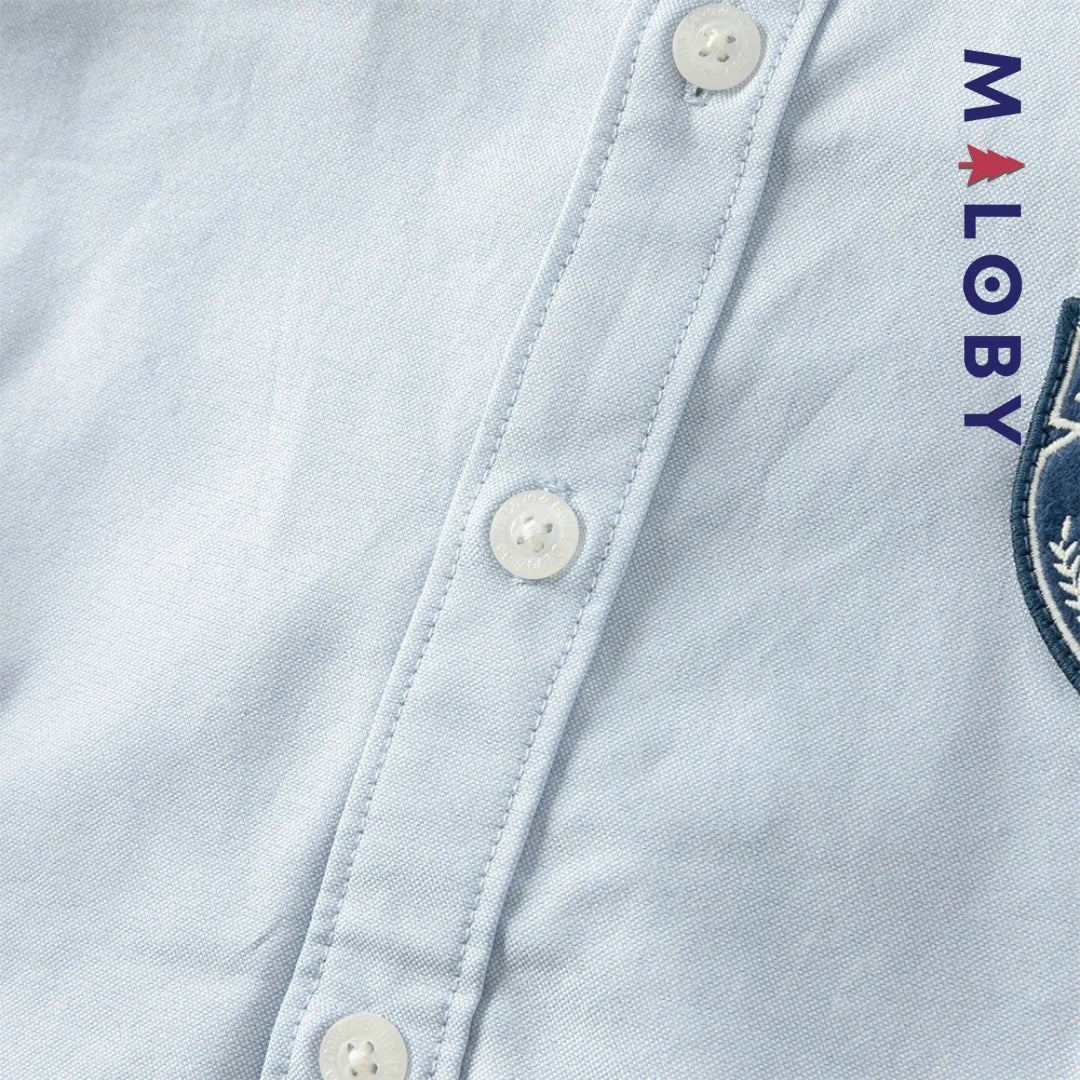 Chemise en pur coton bleu ciel pour garçon, idéale pour les anniversaires et les occasions spéciales.