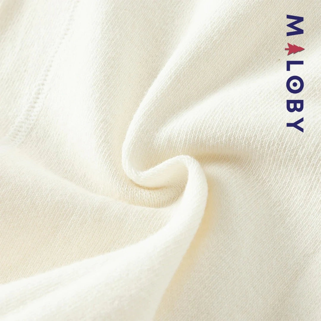Collant épais motif cerise blanc pour fille, parfait pour les occasions spéciales et les looks décontractés.